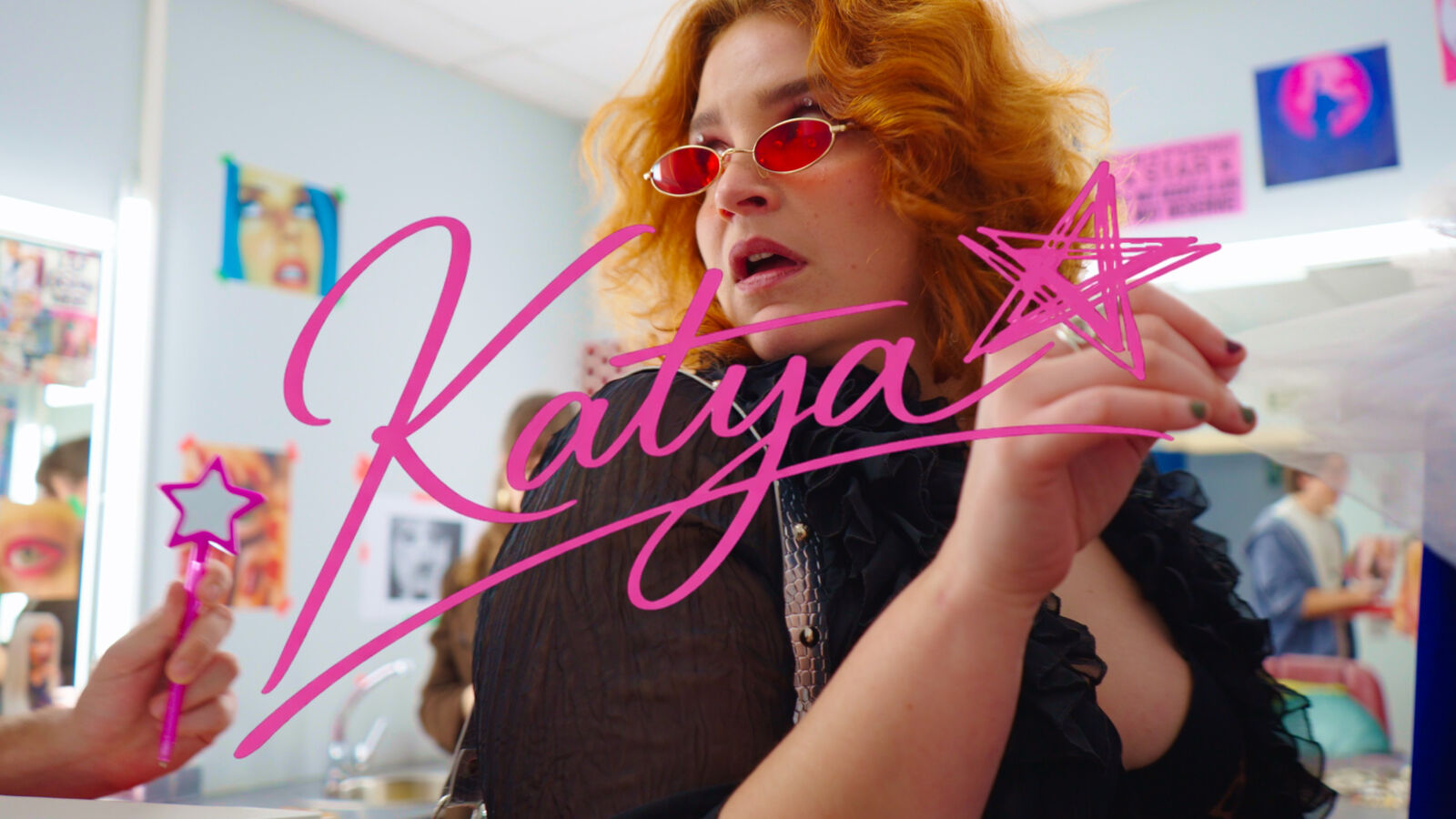 Fotograma de Katya con el título del corto
